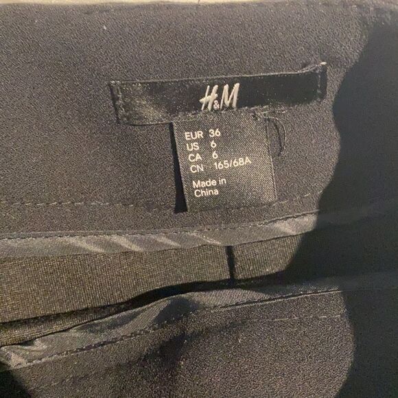 H&M Black shorts   - Picture 2 of 4